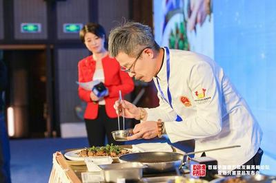 首届中国地方菜发展高峰论坛成功举办，新菜品研发引领美食新潮流
